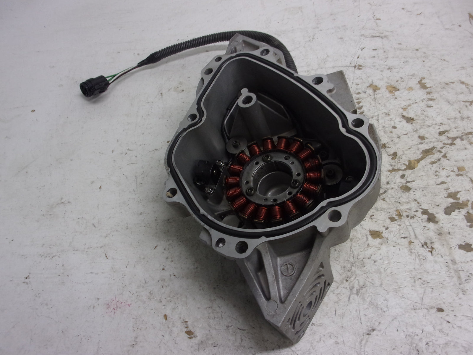 Yamaha WaveRunner 2002-2006 FX 140/1000 Flywheel Cover + Stator 60E-81337-00-94