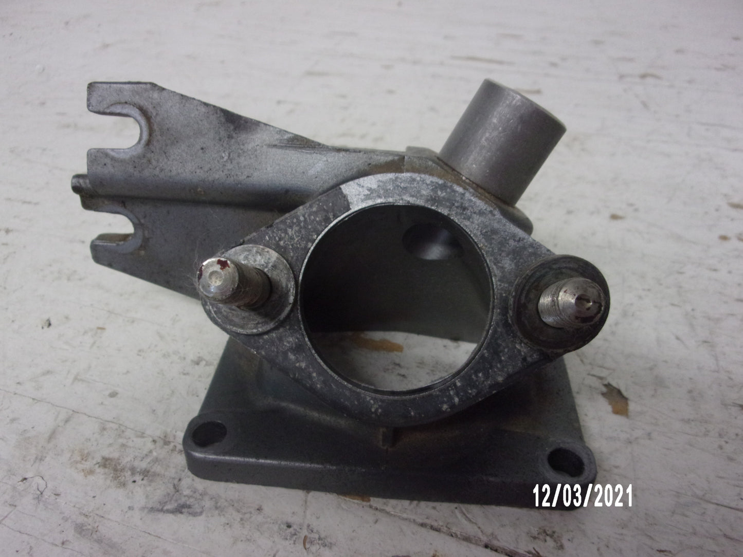 Kawasaki Jet Ski 1989-1990 300SX OEM Carburetor Holder Part# 16065-3702