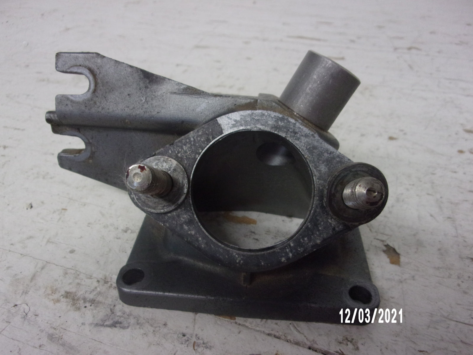 Kawasaki Jet Ski 1989-1990 300SX OEM Carburetor Holder Part# 16065-3702