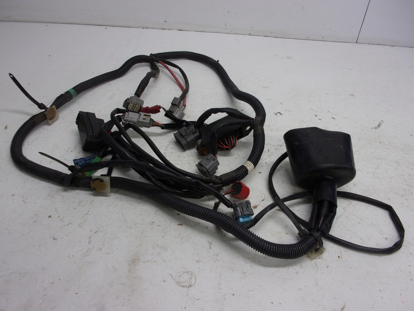 Honda PWC Aquatraxx 2004-2007 F-12 F-12X OEM Frame Wire Harness # 32100-HW1-690