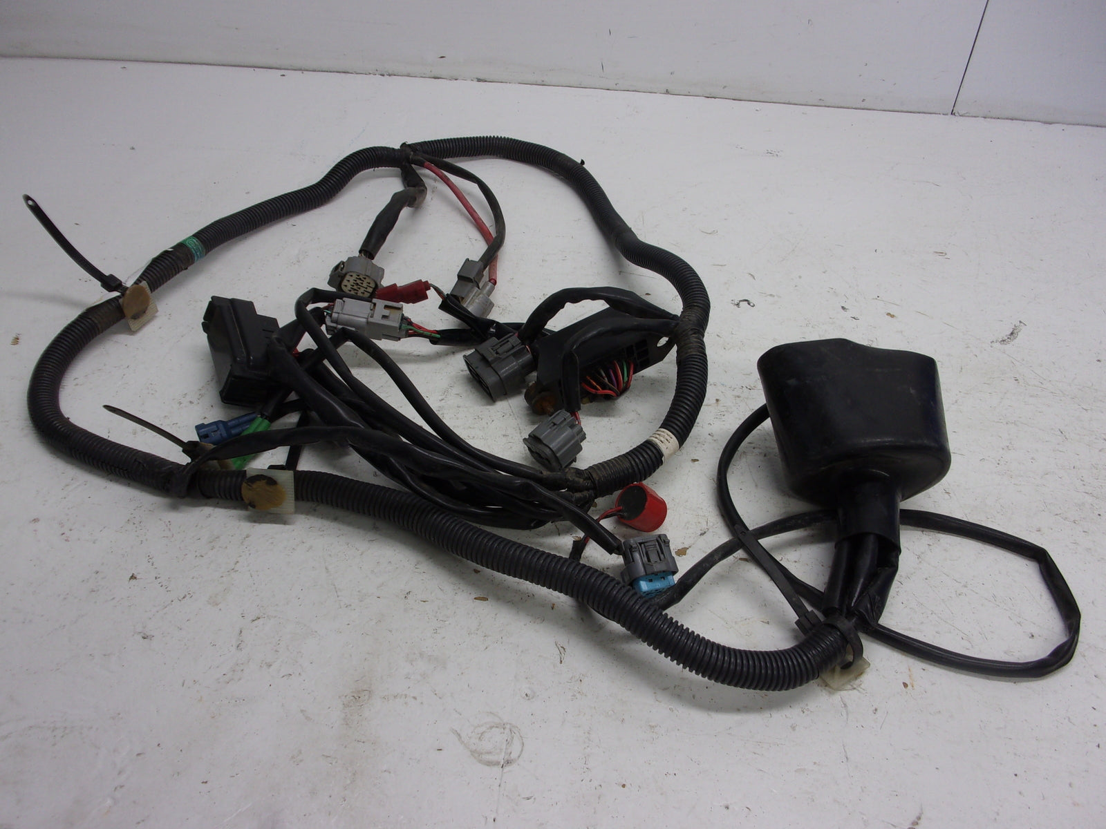 Honda PWC Aquatraxx 2004-2007 F-12 F-12X OEM Frame Wire Harness # 32100-HW1-690