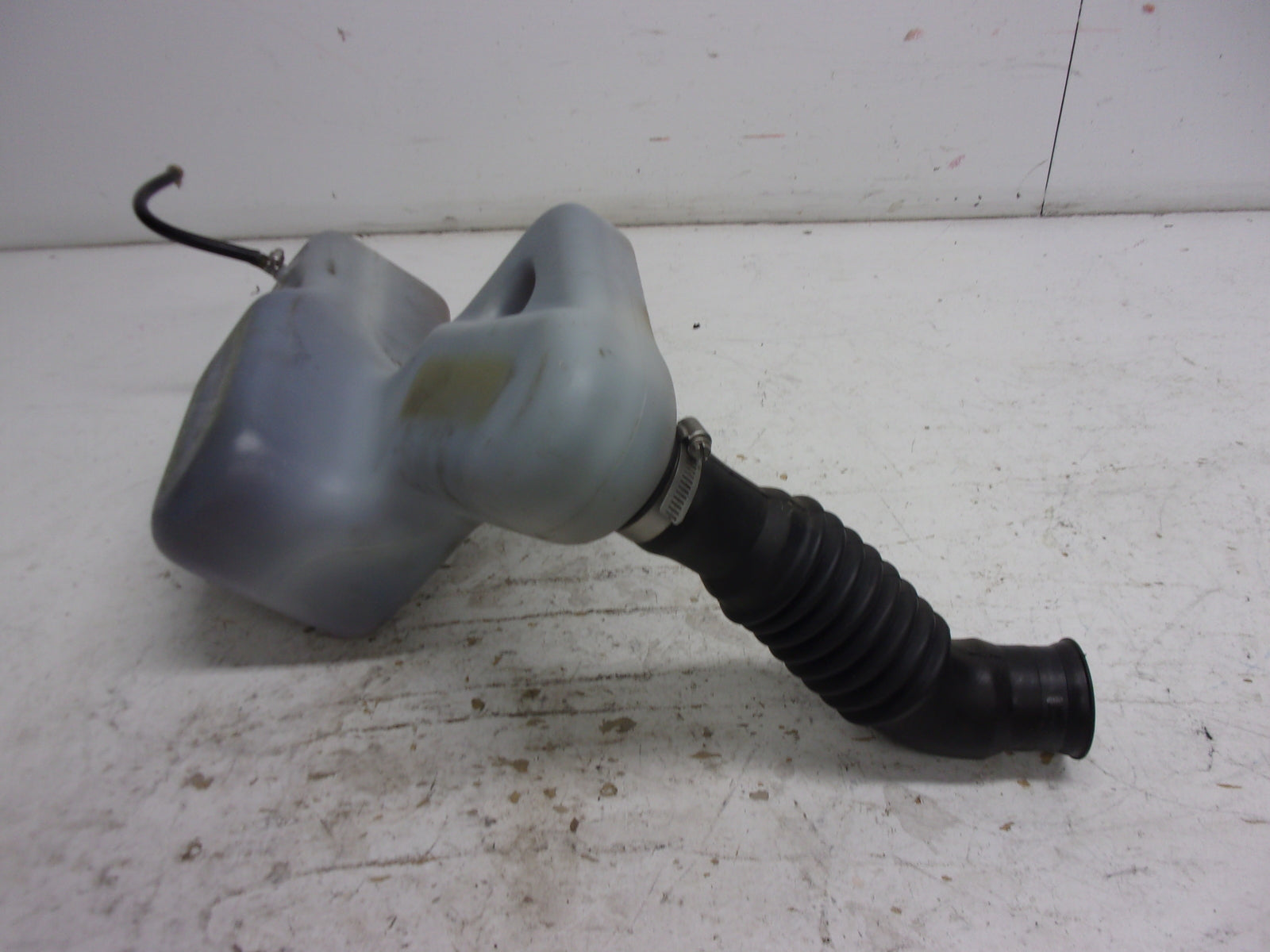 Kawasaki Jet Ski 1999-2005 Ultra 130/150 OEM Oil Tank Assembly # 52001-3734