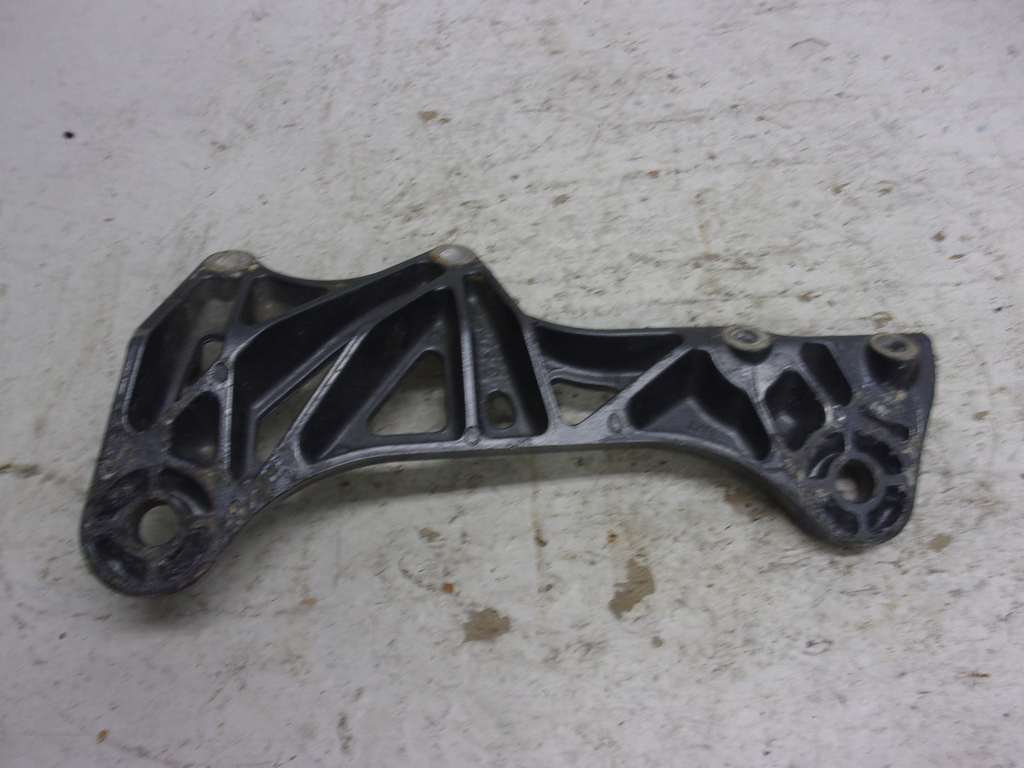 Yamaha Waverunner 1990-1998 WR WVT WB VXR OEM Engine Bracket # 6R7-21415-00-94