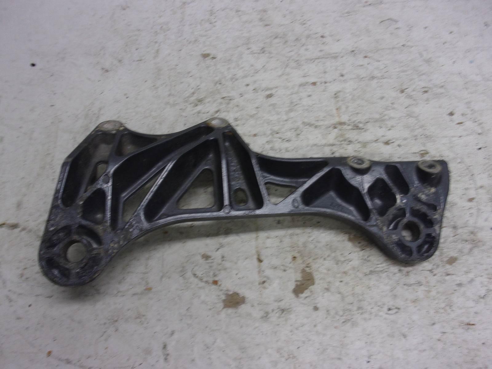 Yamaha Waverunner 1990-1998 WR WVT WB VXR OEM Engine Bracket # 6R7-21415-00-94