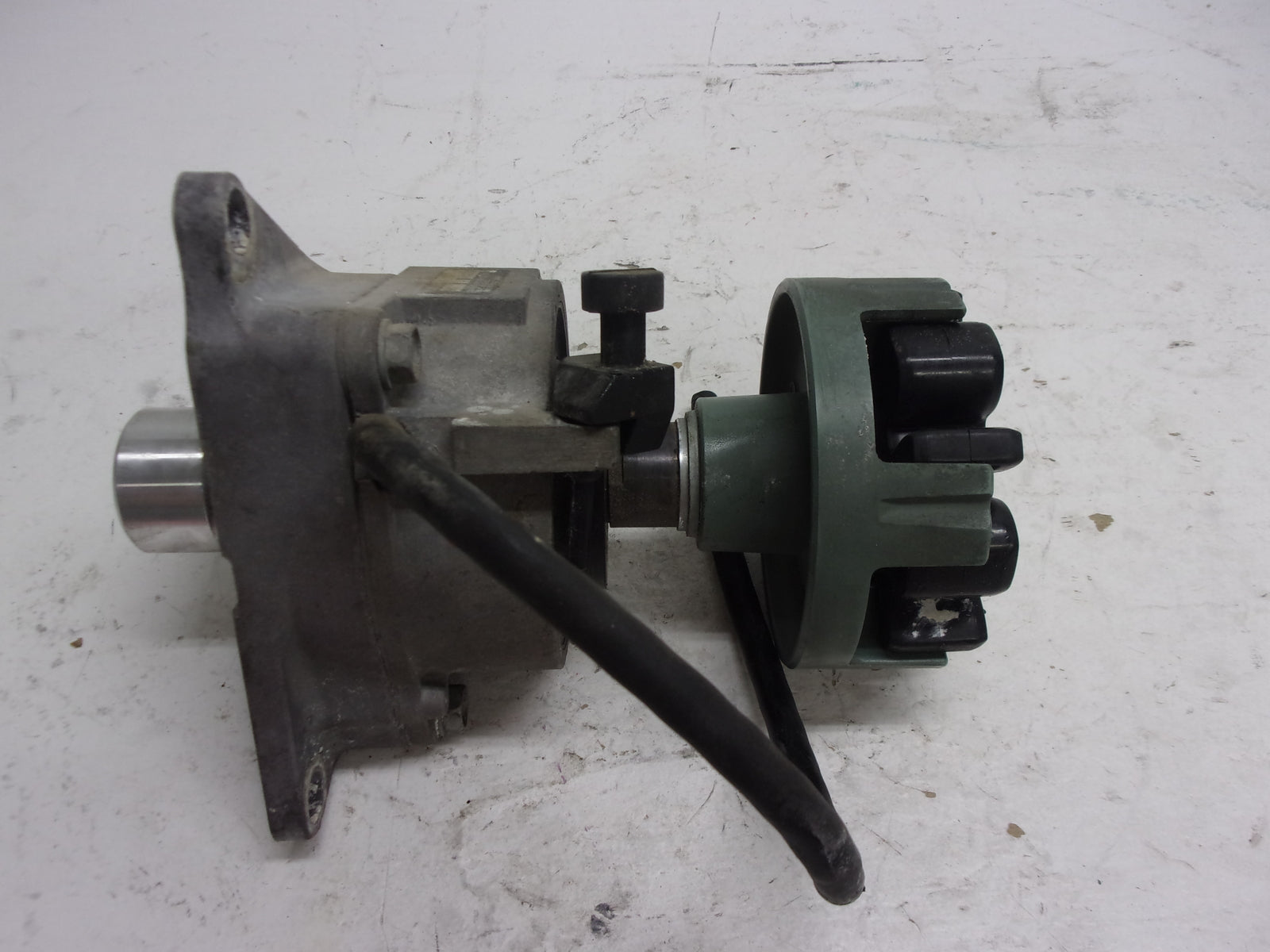 Yamaha Waverunner 1997 WaveVenture 1100 OEM Bearing Housing # 61X-45332-02-97