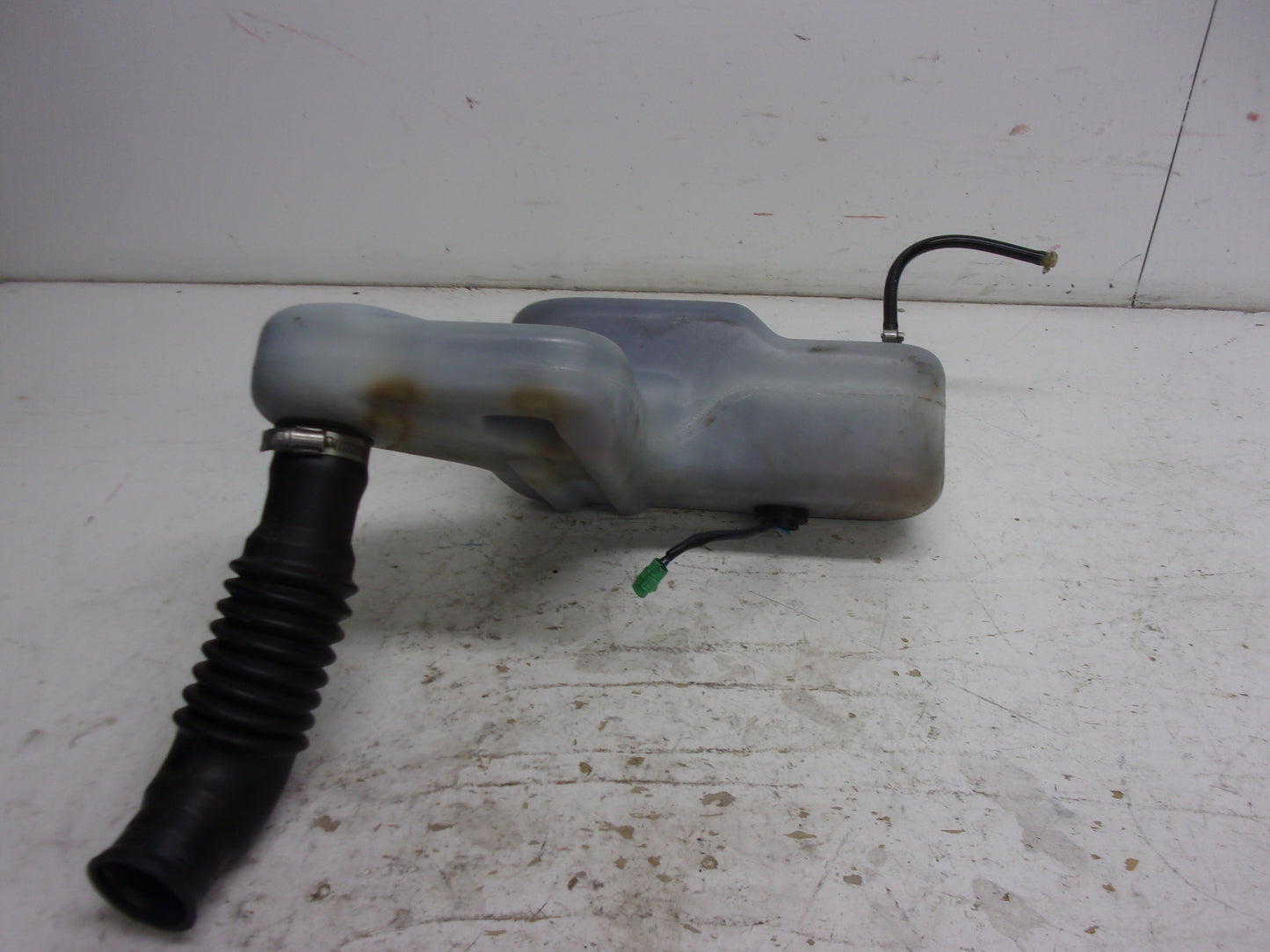Kawasaki Jet Ski 1999-2005 Ultra 130/150 OEM Oil Tank Assembly # 52001-3734