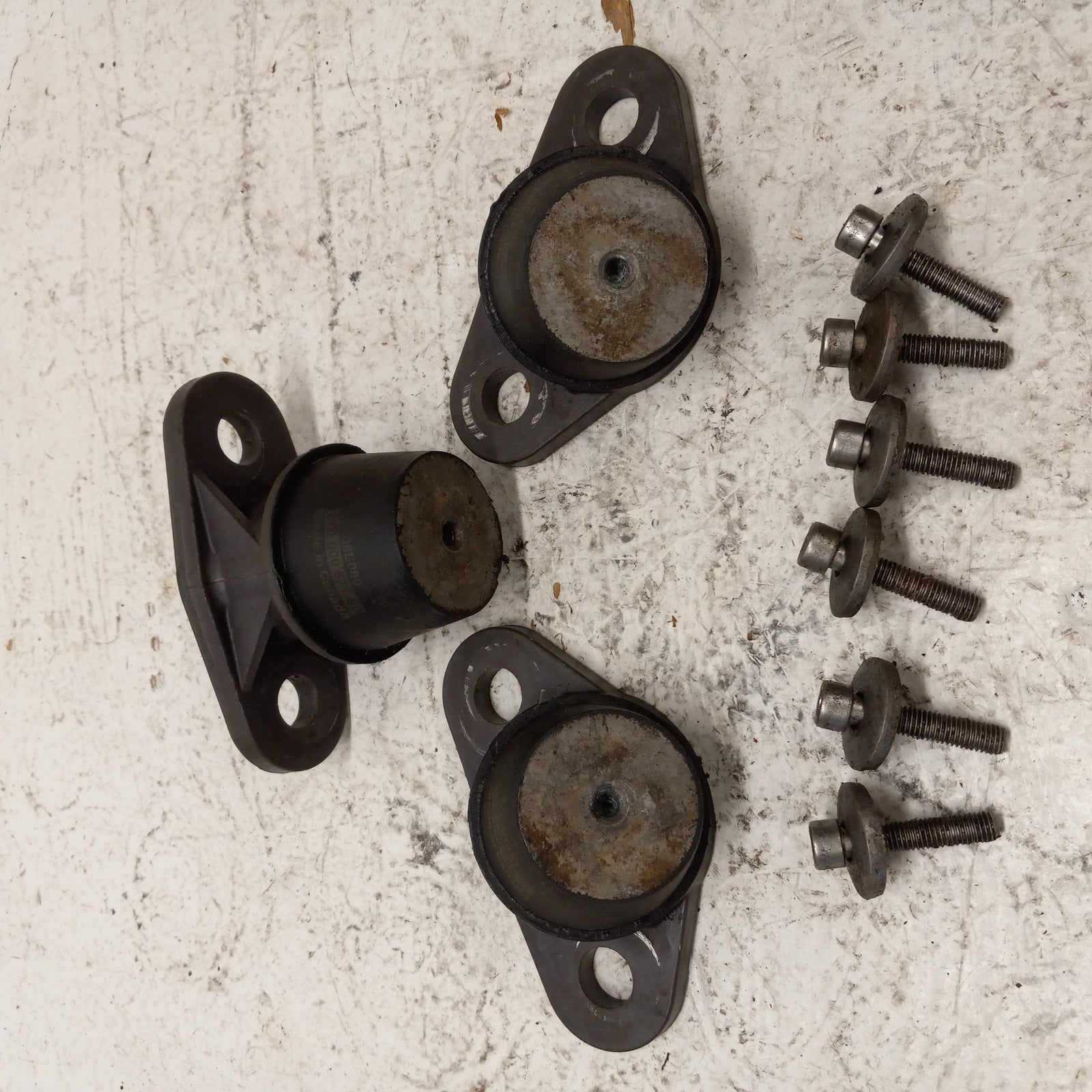Sea Doo Bombardier 2006 GTI Engine Mount / Damper Set 270000669