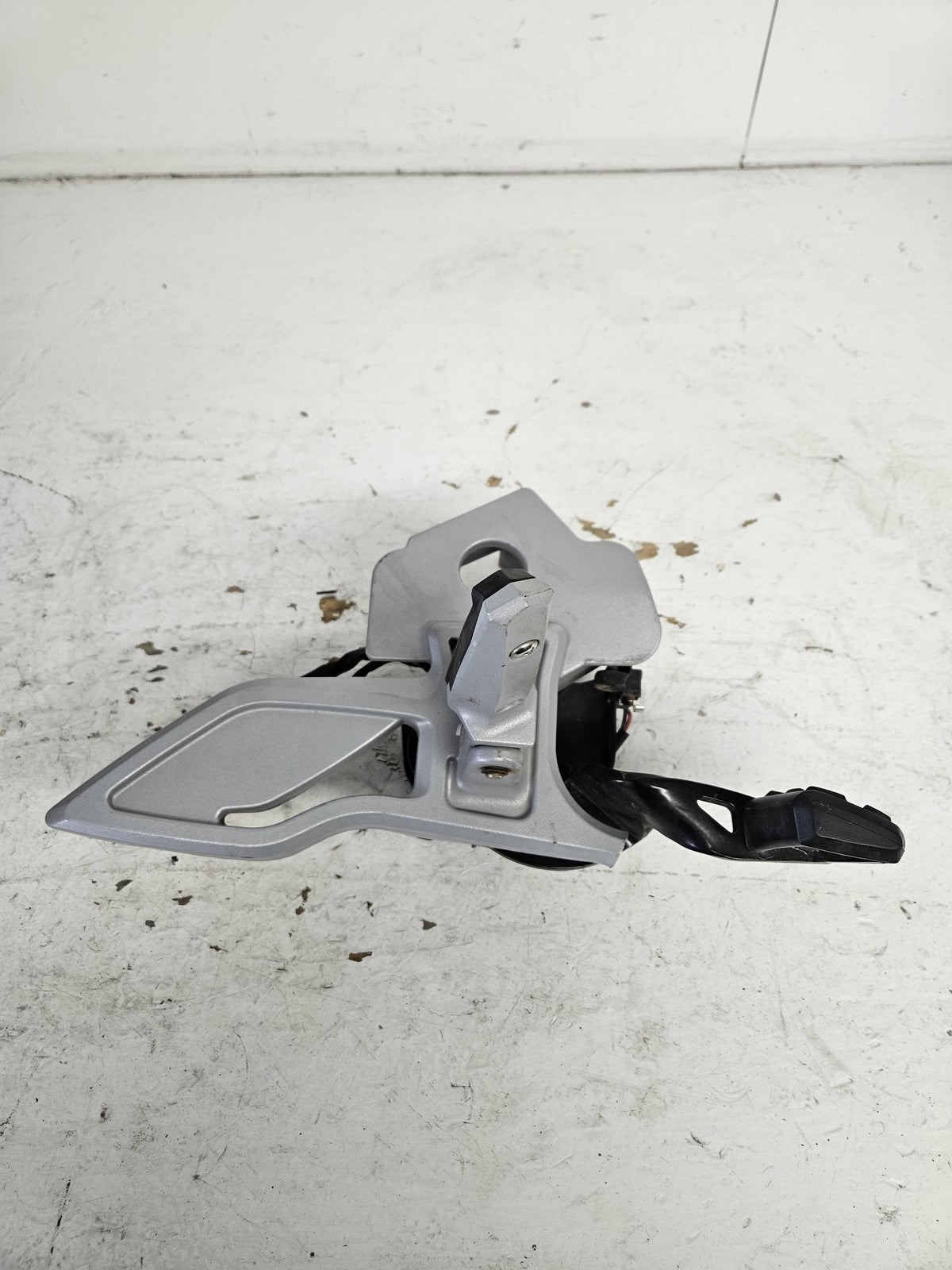 Can-Am Roadster 2009-2010 Spyder RS GS Right Peg Support + Brake Pedal 705003336