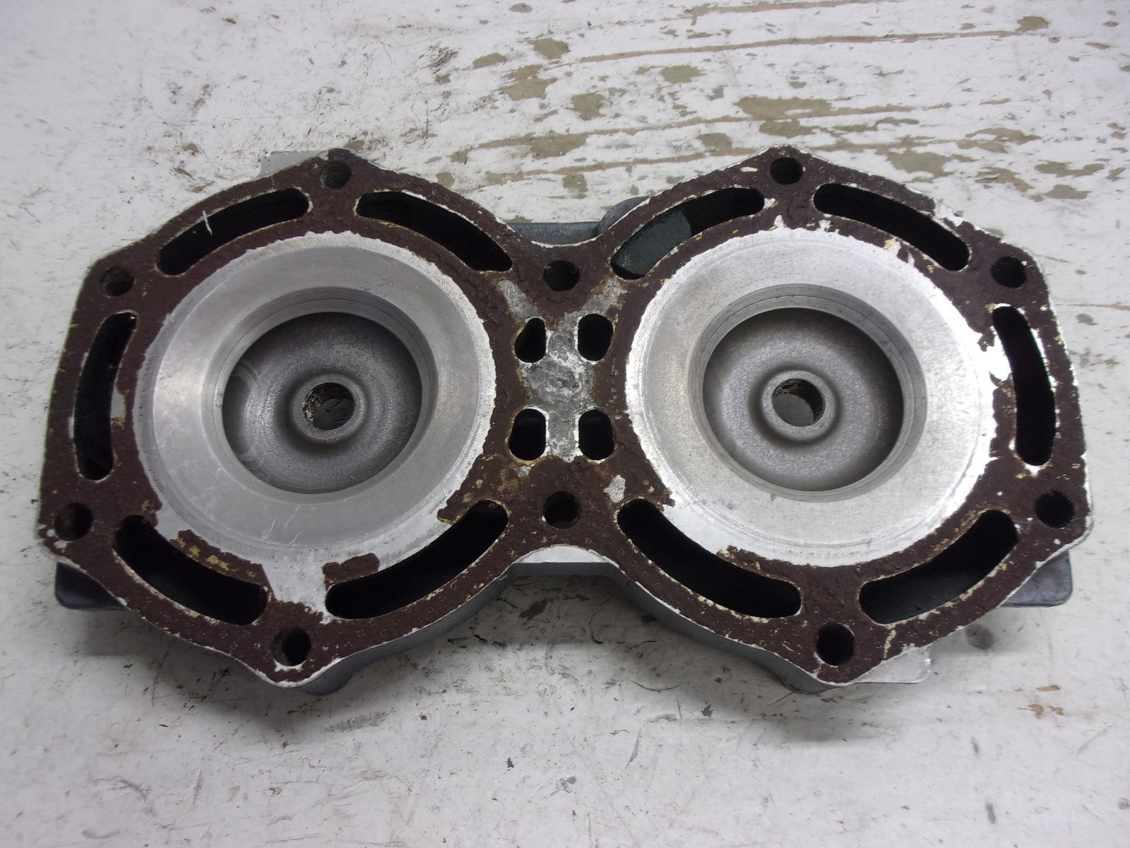 Yamaha Waverunner 1990-1996 SuperJet VXR 650 OEM Cylinder Head # 6R7-11111-00-94
