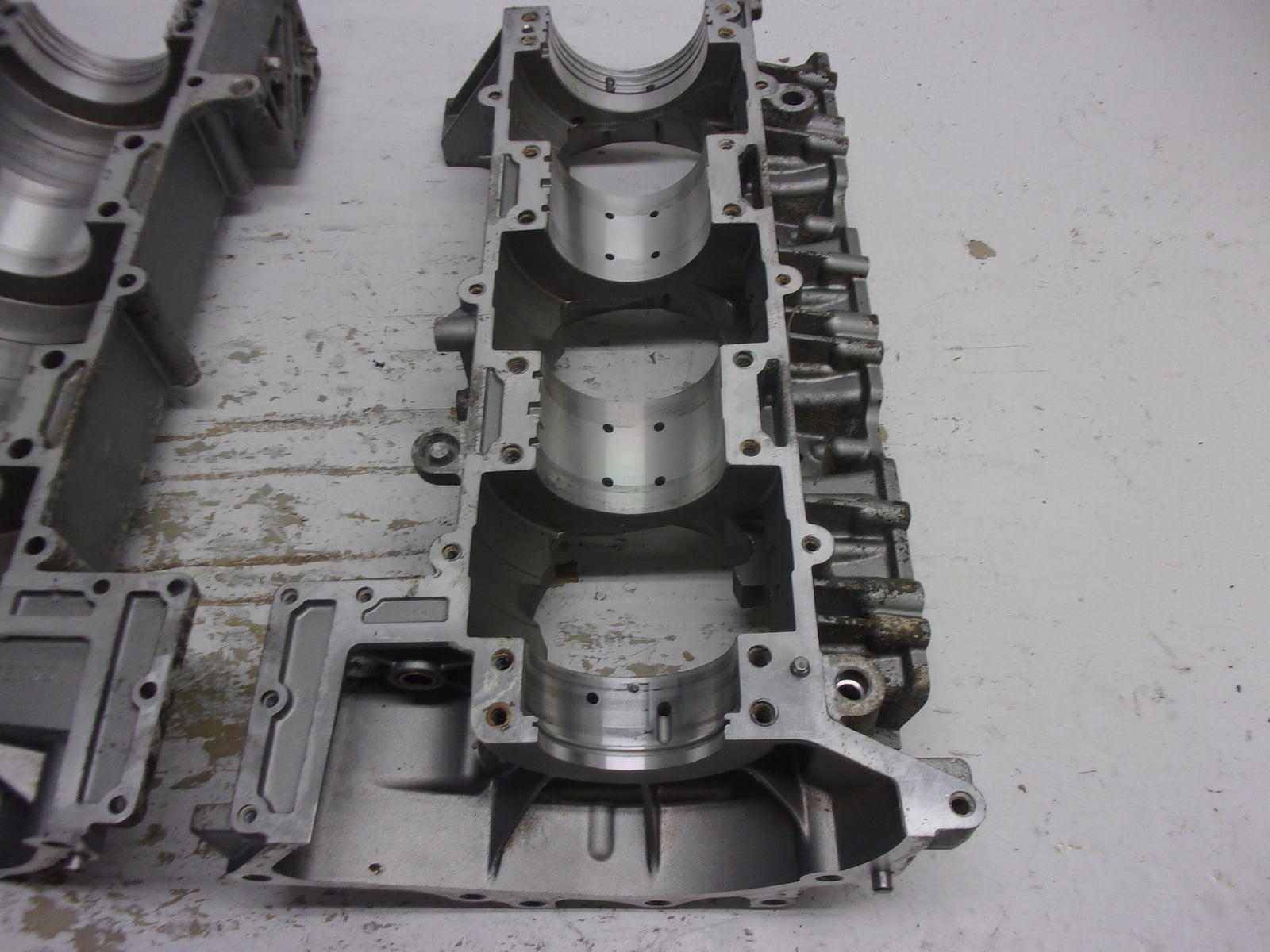 Yamaha WaveRunner PWC 2003-2008 GP1300 OEM Crankcase + Hardware 60T-15100-00-8S