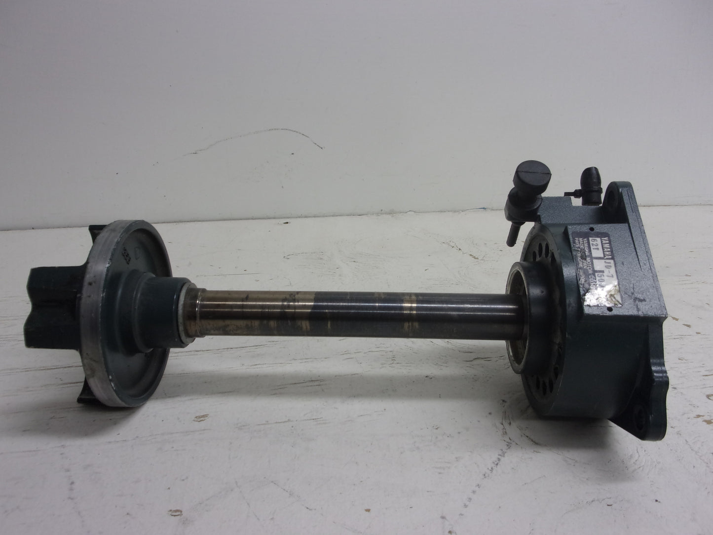 Yamaha Wave Raider 700 701 OEM Mid Shaft + Coupler Assembly 62T