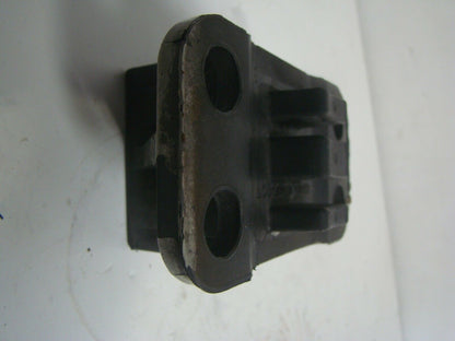 Yamaha 1999-2004 XL 700 WaveVenture 700 760 Upper Mount Stopper 63N-44532-01-00